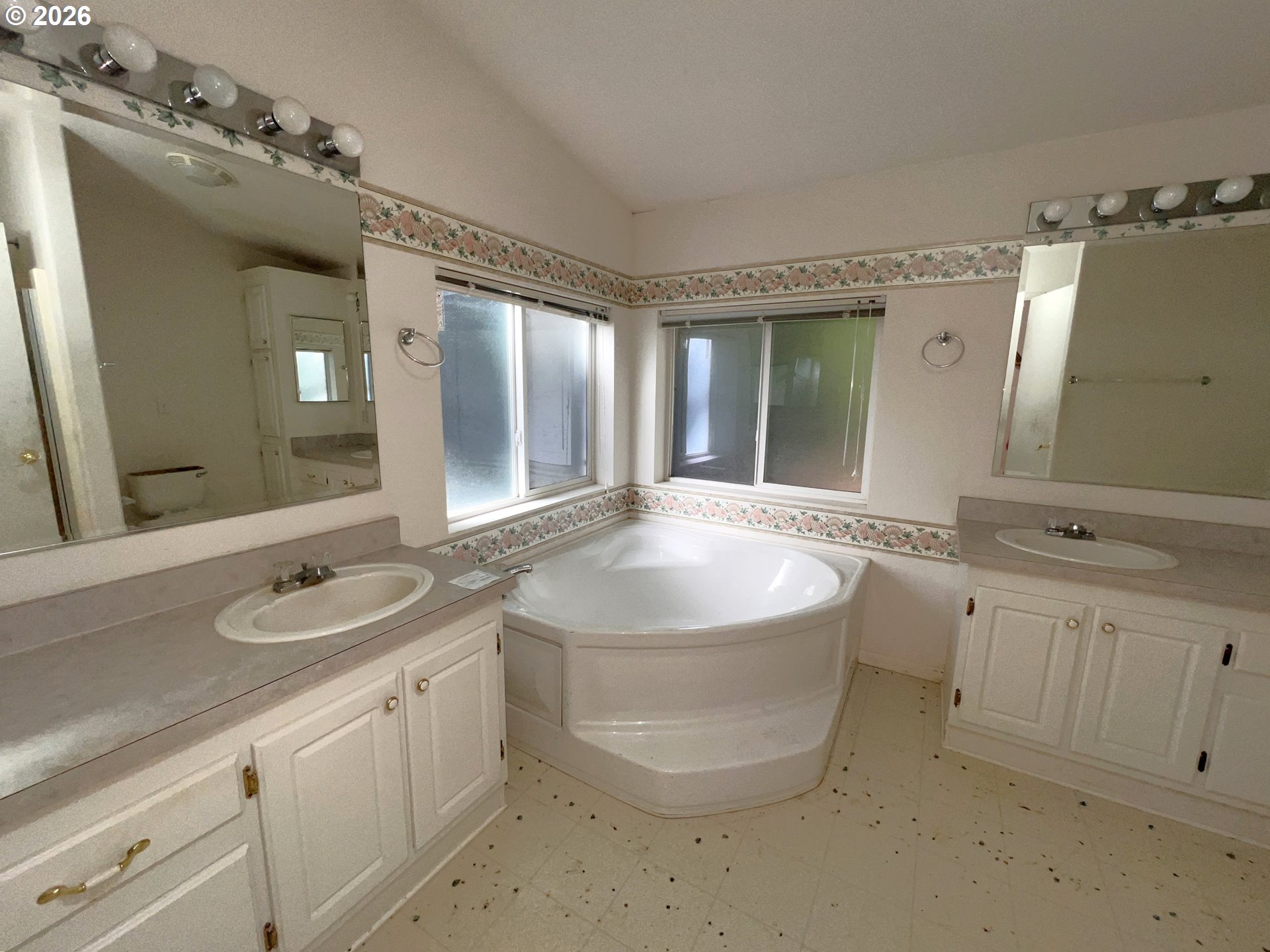 55769 Prosper Jct Road Bandon, OR 97411 - Photo 16 of 30 Owner's Suite Bathroom