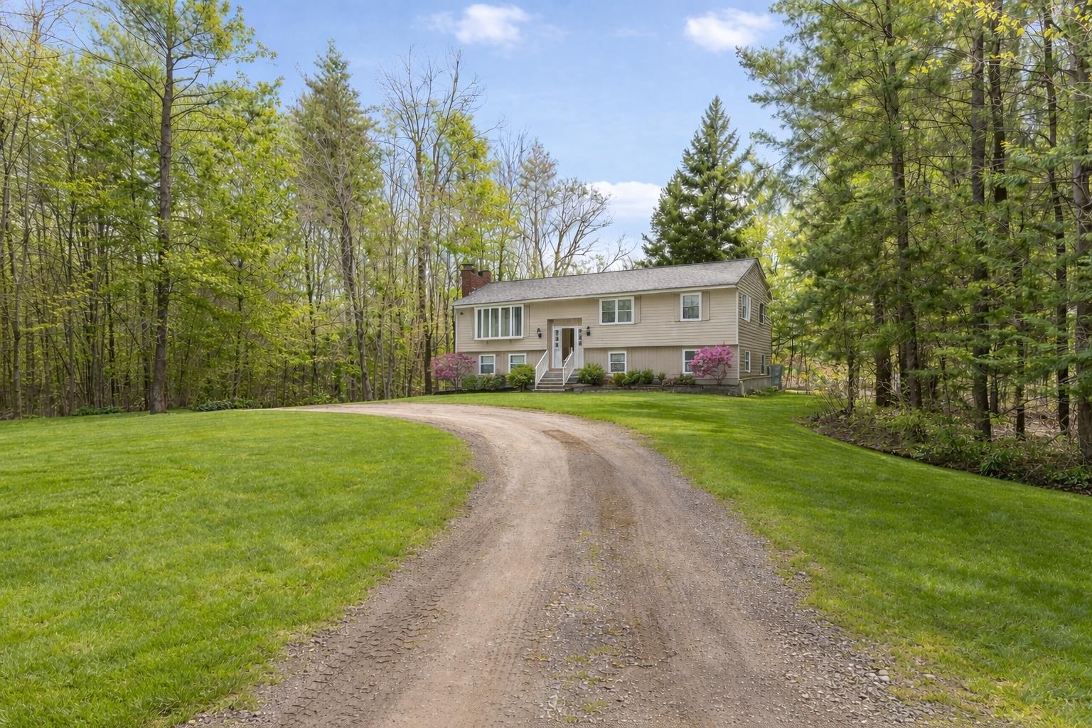 28 Spring Road Amherst, NH 03031 - Photo 2 of 40 Gallery Image 2