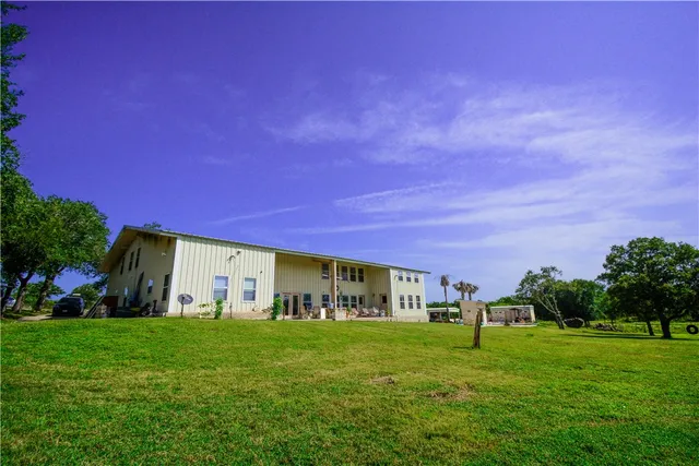 $2,100,000 | 475 Catfish Lane, Lockhart, TX 78644