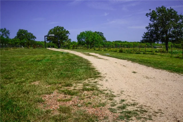 $2,100,000 | 475 Catfish Lane, Lockhart, TX 78644
