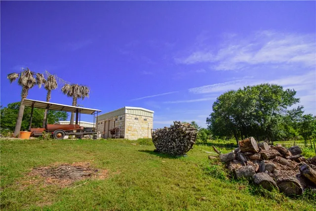 $2,100,000 | 475 Catfish Lane, Lockhart, TX 78644