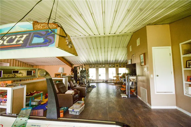 $2,100,000 | 475 Catfish Lane, Lockhart, TX 78644