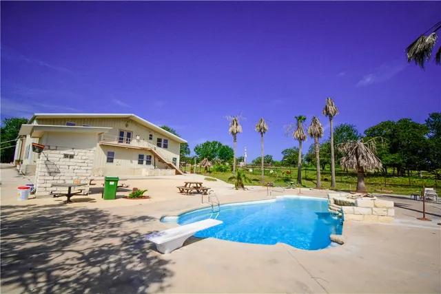 $2,100,000 | 475 Catfish Lane, Lockhart, TX 78644