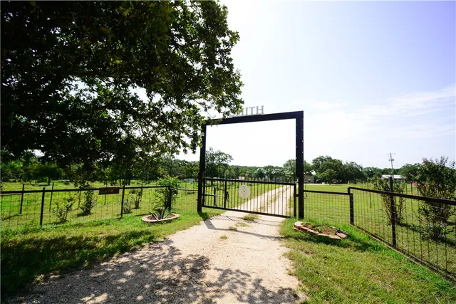 $2,100,000 | 475 Catfish Lane, Lockhart, TX 78644