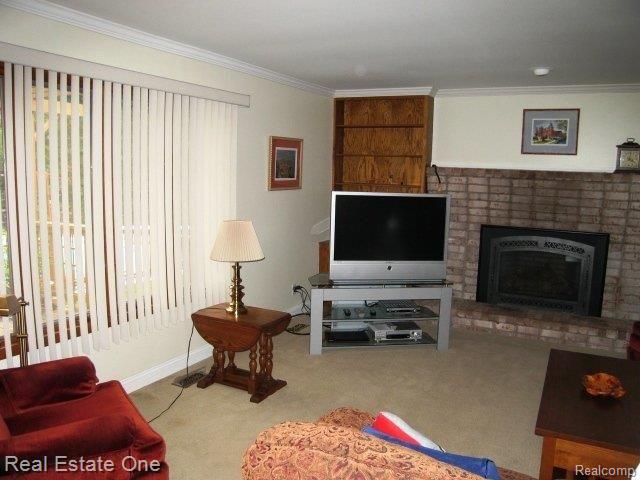 1057 Hackberry Circle Rochester, MI 48309 - Photo 8 of 17 Family Room (2).JPG