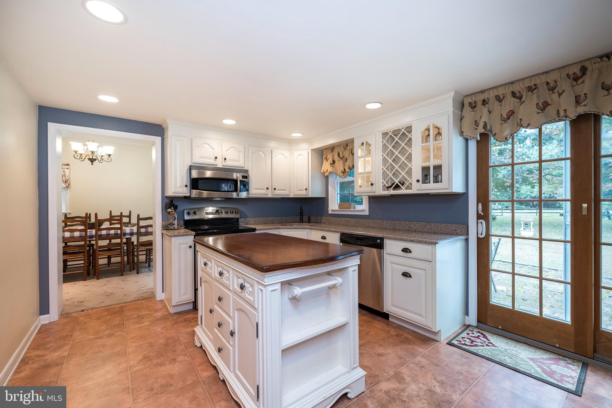 1042 Hopewell Road Downingtown, PA 19335 - Photo 3 of 36 Gallery Image 3