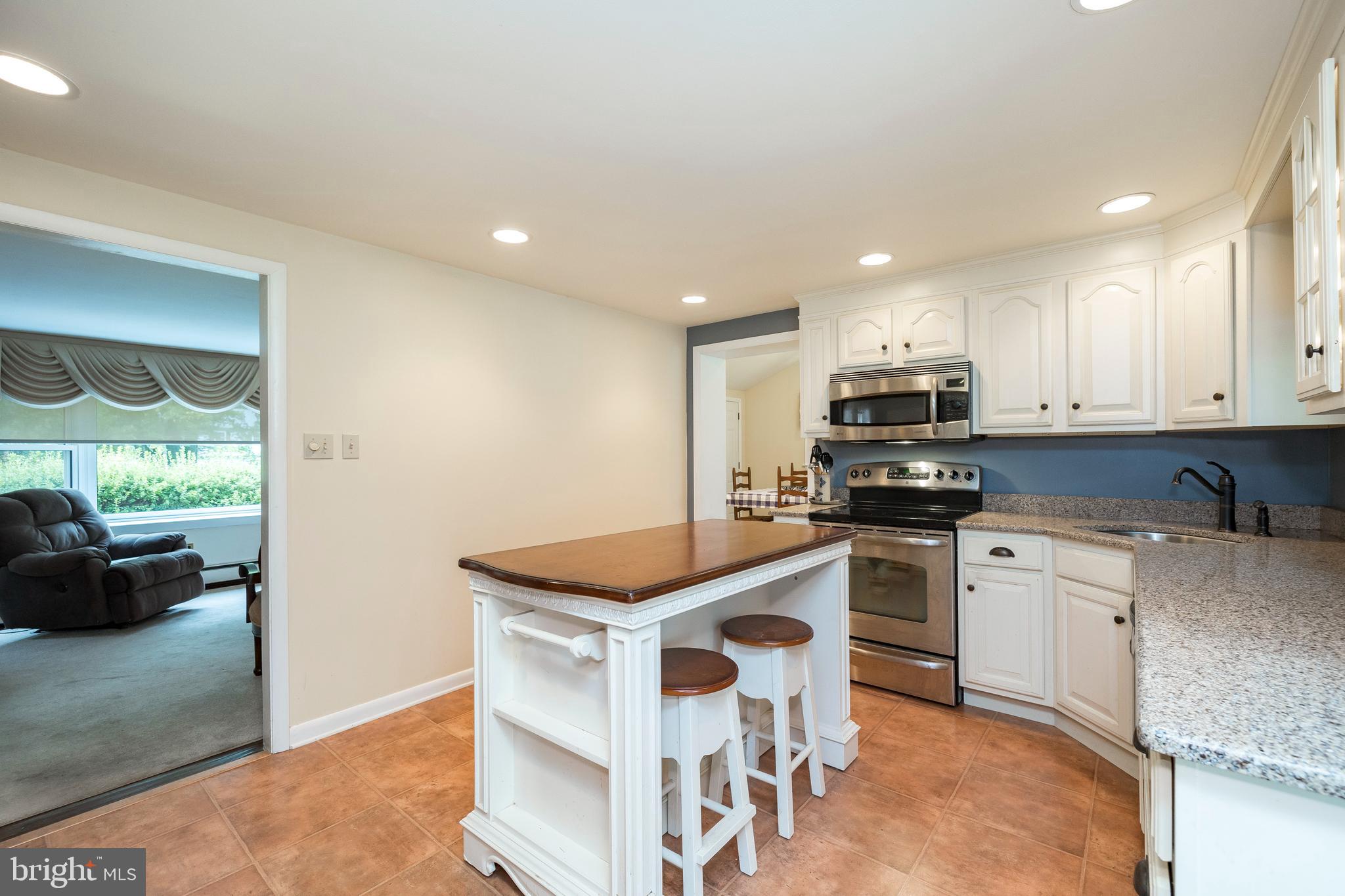 1042 Hopewell Road Downingtown, PA 19335 - Photo 4 of 36 Gallery Image 4