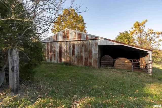 $329,000 | 1250 East Park Street, Carbondale, IL 62901