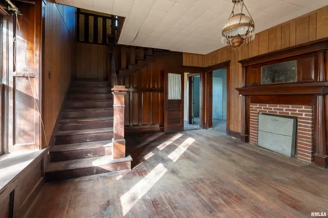 $329,000 | 1250 East Park Street, Carbondale, IL 62901