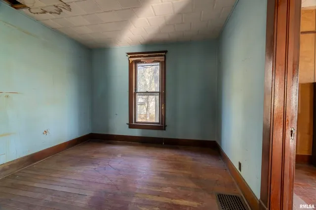 $329,000 | 1250 East Park Street, Carbondale, IL 62901