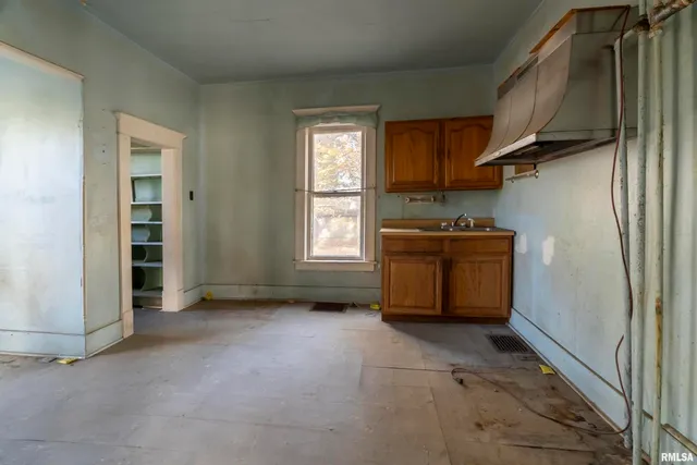 $329,000 | 1250 East Park Street, Carbondale, IL 62901