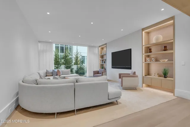 $12,000,000 | 2 Jim Lynch Drive, Elberon, NJ 07740