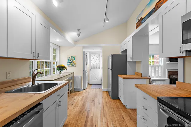 $570,000 | 2993 High Ridge Road, Stamford, CT 06903