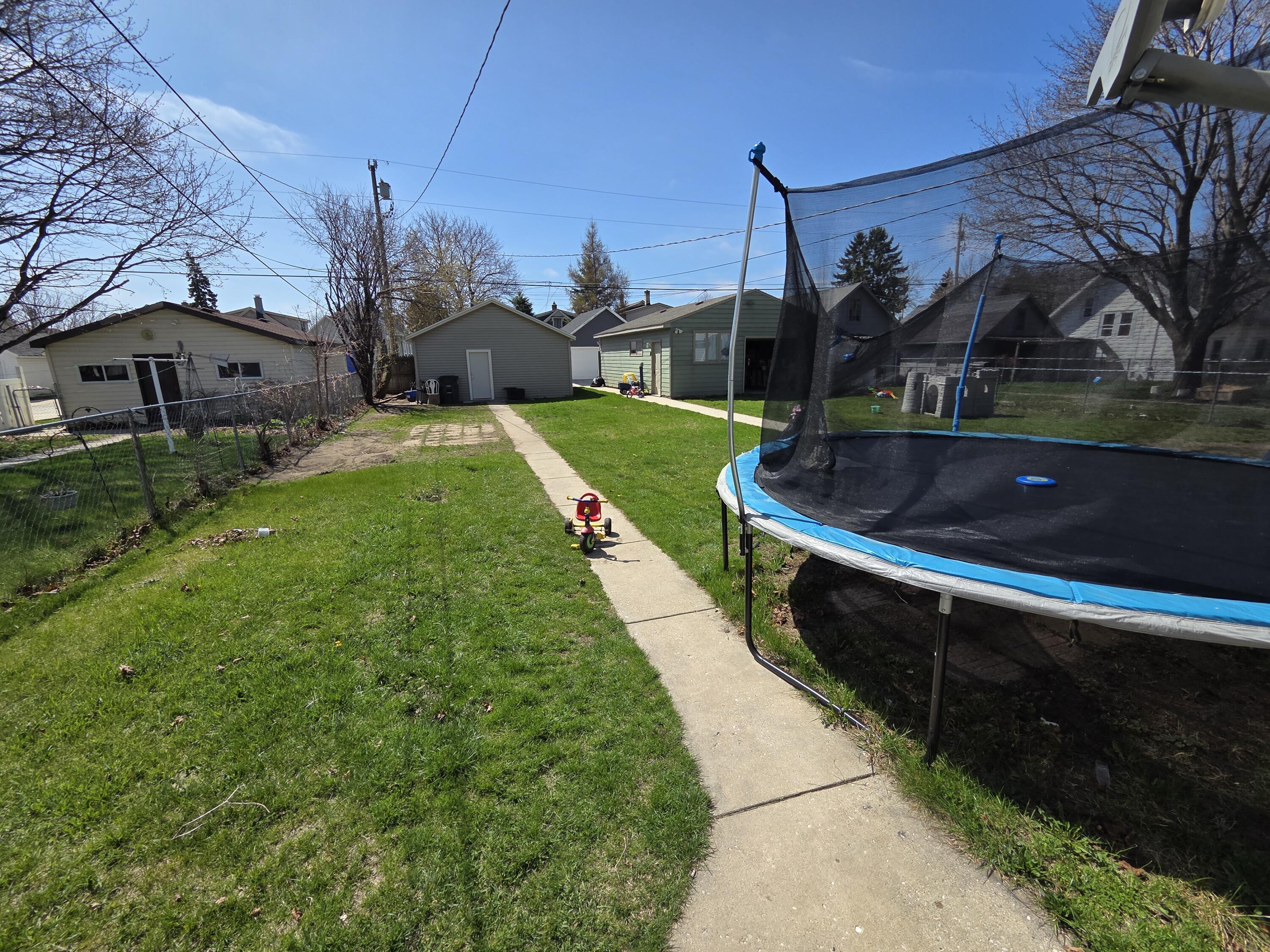 919 High Avenue Sheboygan, WI 53081 - Photo 4 of 23 20260425_112926