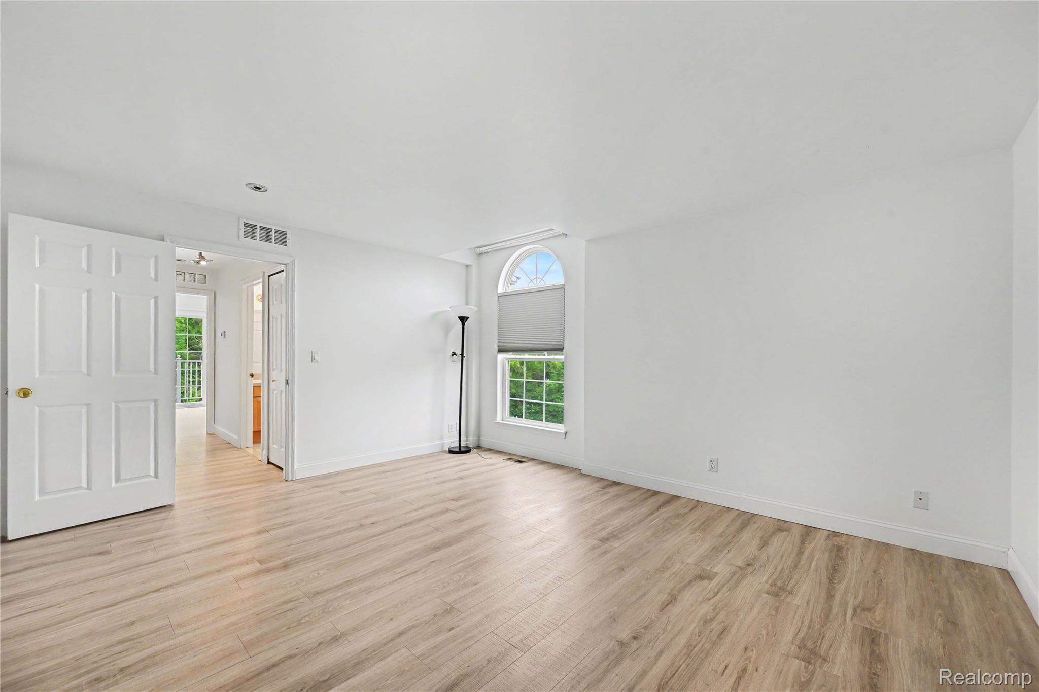 3633 Oakmonte Boulevard, Unit 189 Rochester, MI 48306 - Photo 30 of 36 Spacious room featuring light wood-finish flooring and bright white walls