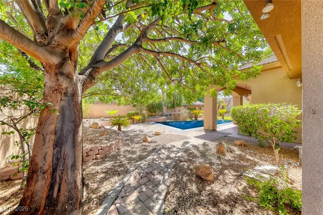 $1,000,000 | 211 Viewmont Drive, Henderson, NV 89015