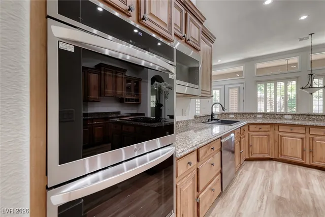 $1,000,000 | 211 Viewmont Drive, Henderson, NV 89015