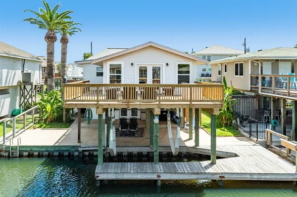 $4,950 | 4421 Pelican Road, Jamaica Beach, TX 77554
