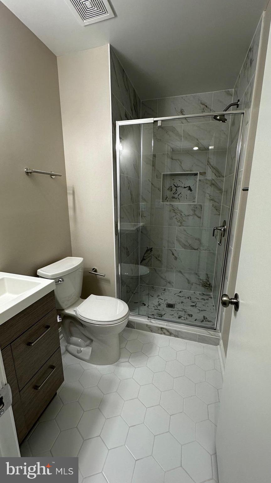 12308 Sandy Point Court Silver Spring, MD 20904 - Photo 10 of 22 Primary Bath