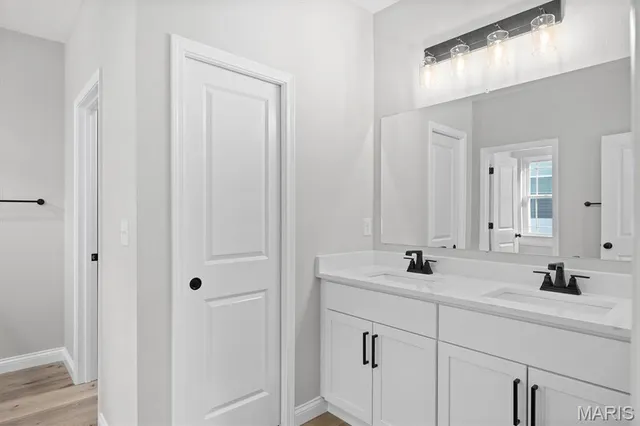 $430,000 | 960 Half Moon Lane, Caseyville, IL 62232