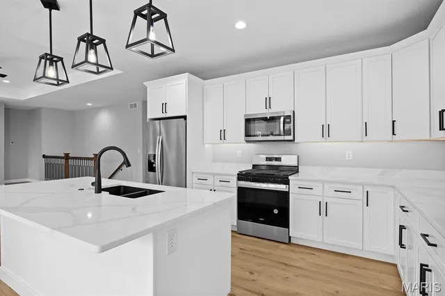 $430,000 | 960 Half Moon Lane, Caseyville, IL 62232