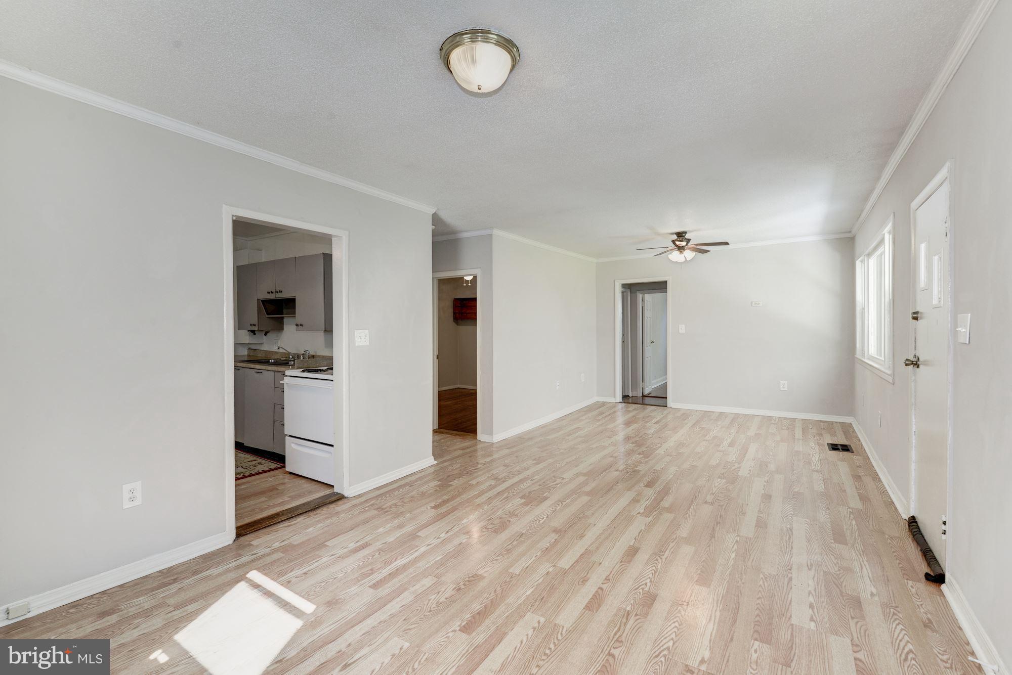 8721 Pohick Road Springfield, VA 22153 - Photo 14 of 30 Living Room