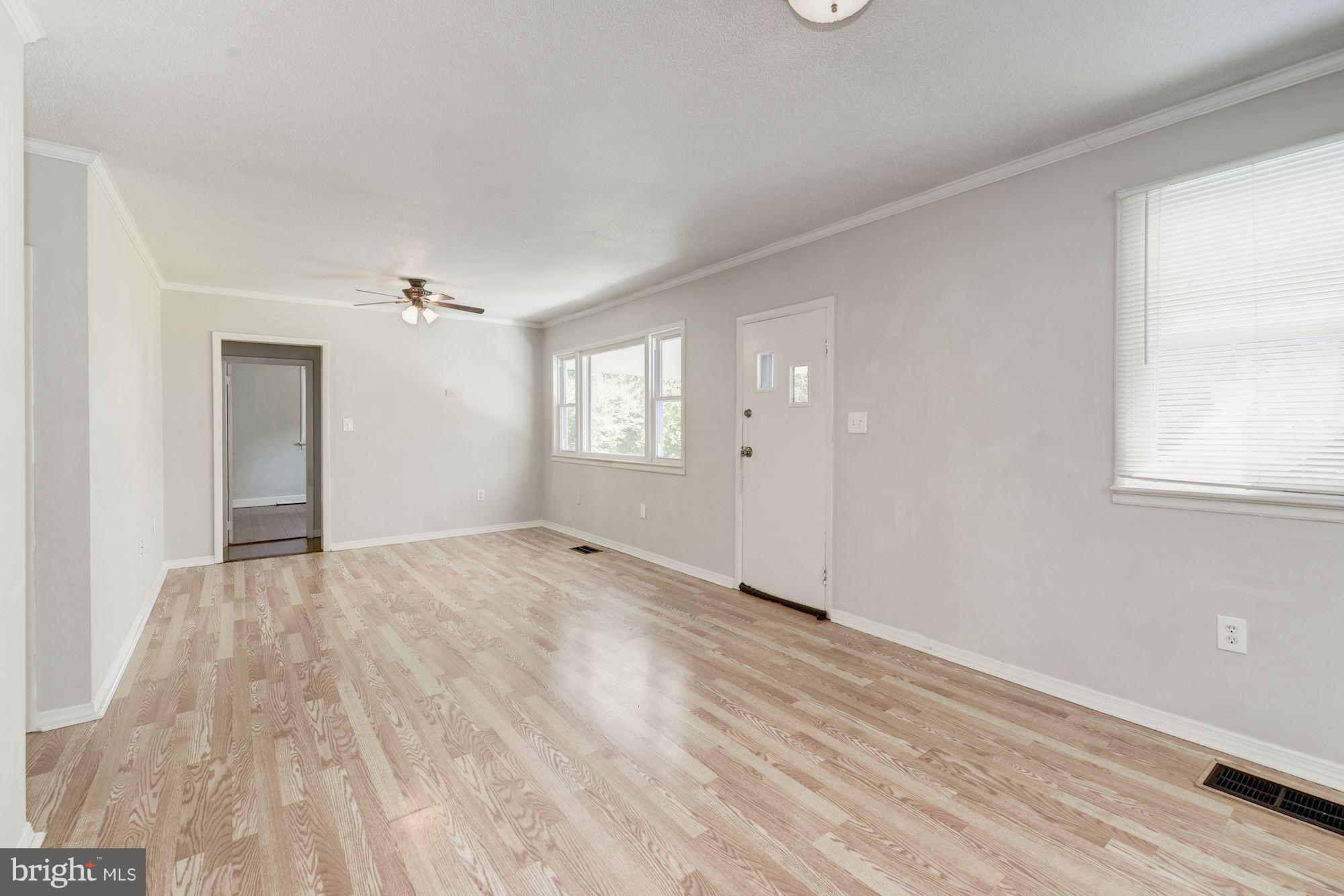 8721 Pohick Road Springfield, VA 22153 - Photo 15 of 30 Living Room
