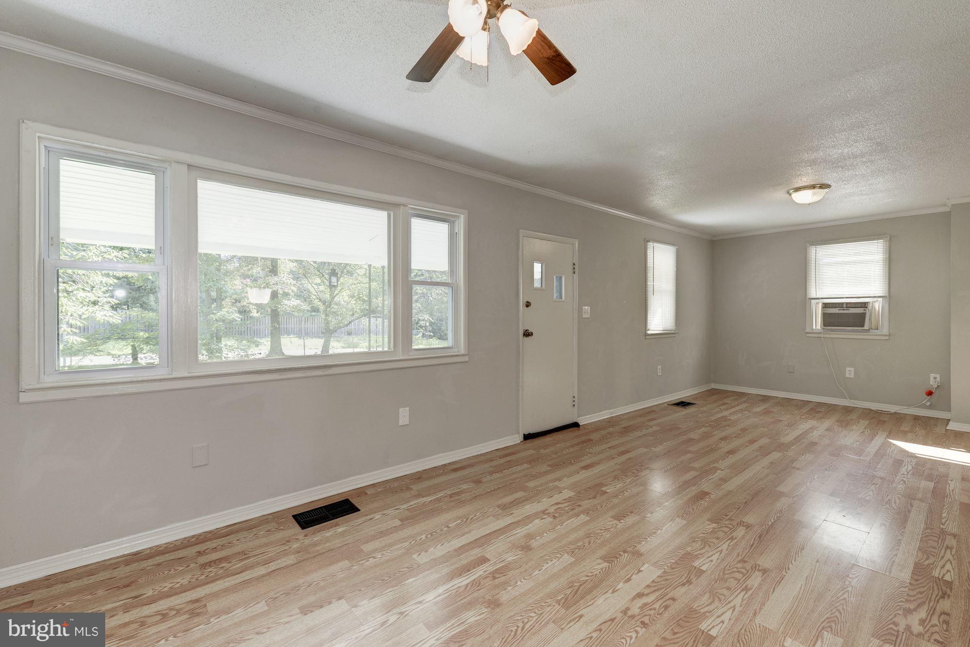 8721 Pohick Road Springfield, VA 22153 - Photo 16 of 30 Living Room
