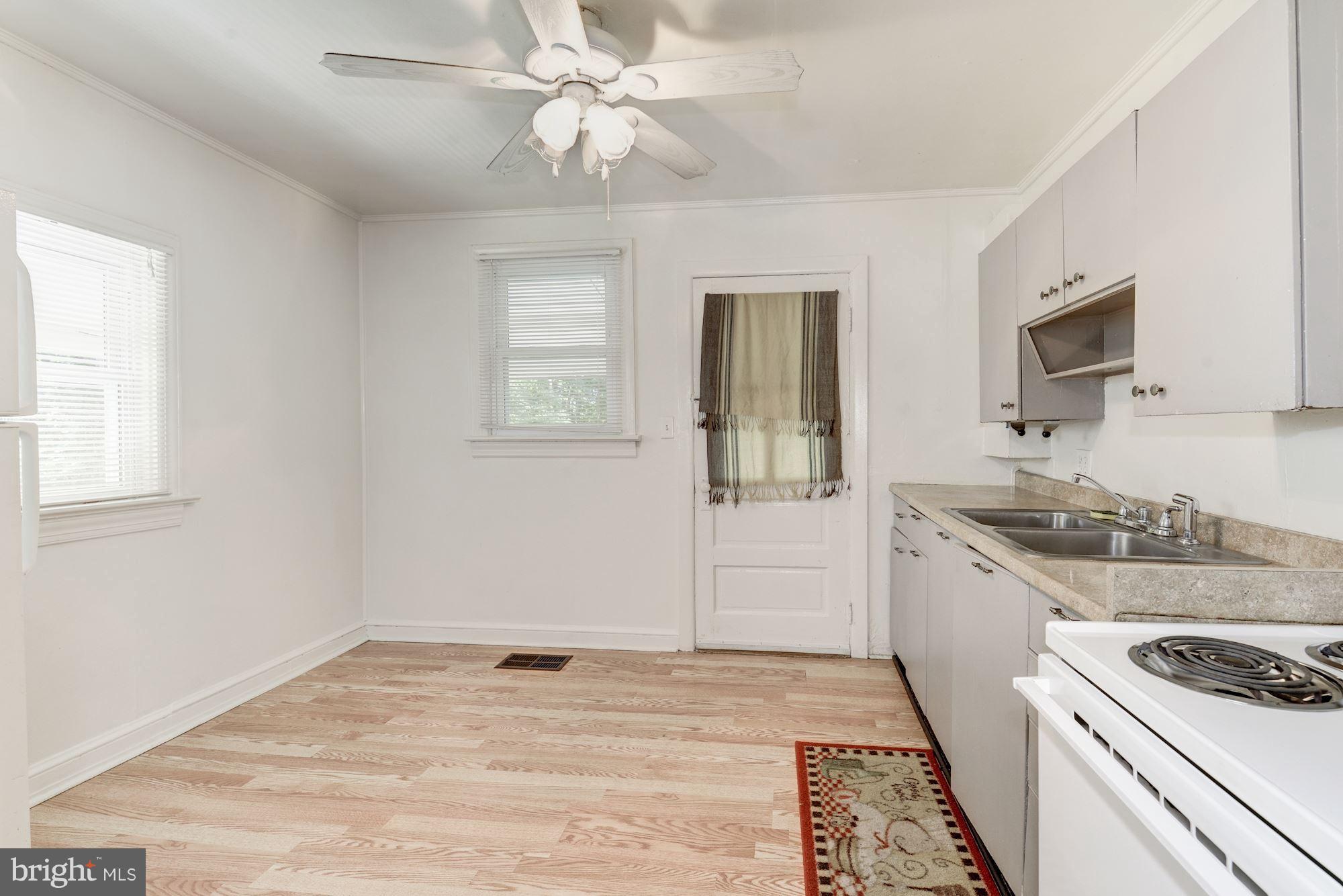 8721 Pohick Road Springfield, VA 22153 - Photo 18 of 30 Kitchen