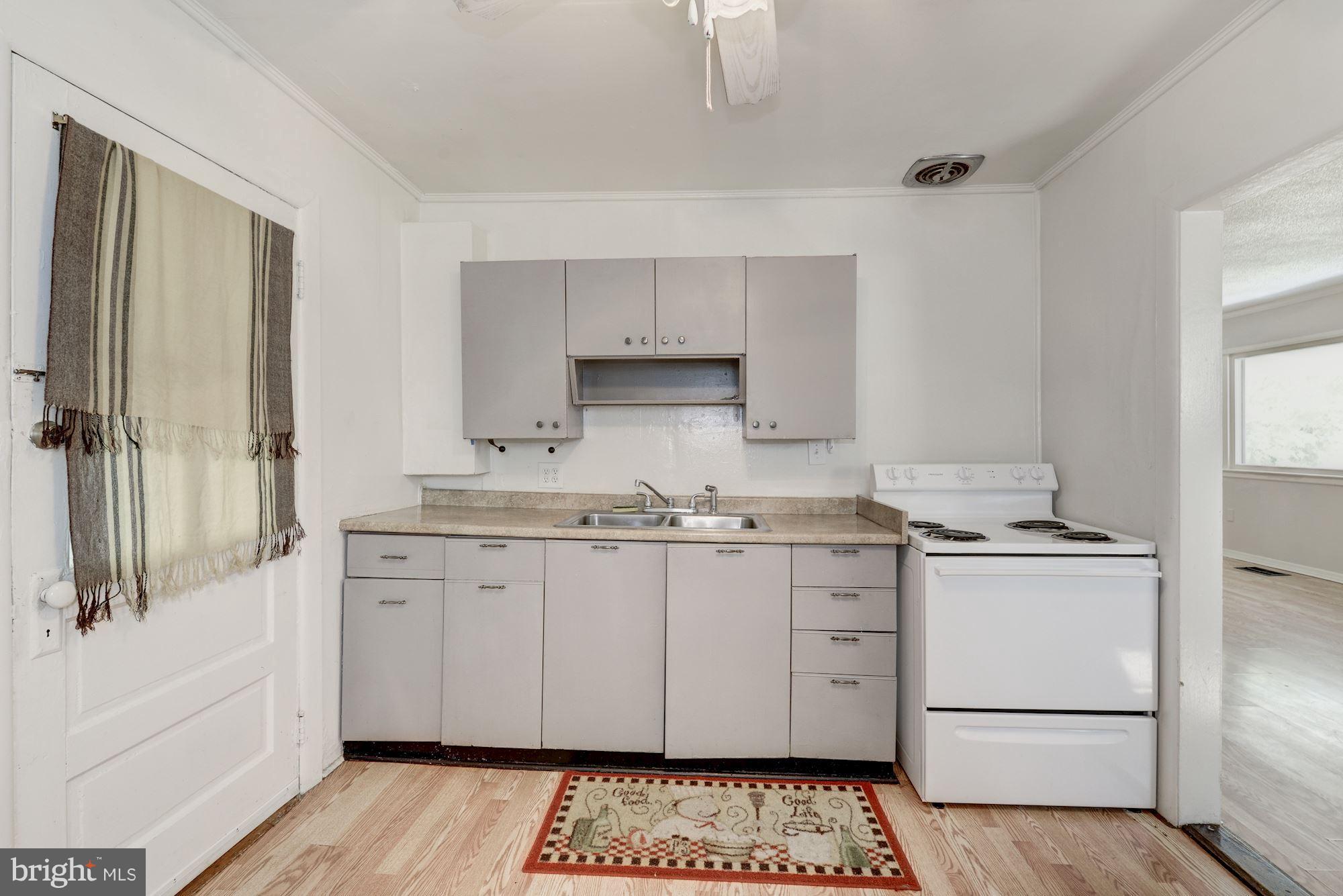 8721 Pohick Road Springfield, VA 22153 - Photo 21 of 30 Kitchen