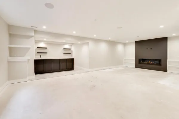 $2,199,000 | 160 Cayuga Avenue, Elmhurst, IL 60126