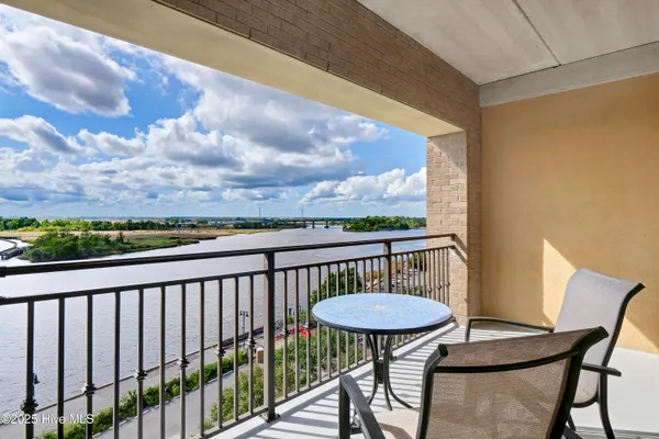 $395,000 | 106 North Water Street, Unit 907, Wilmington, NC 28401