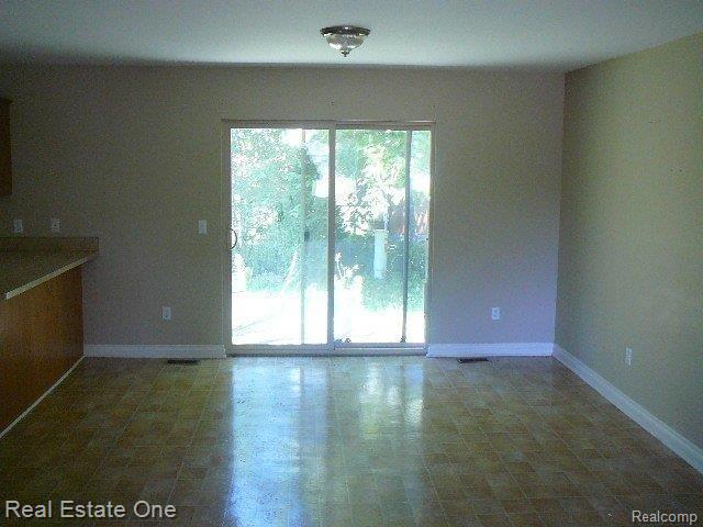 3285 East 11 Mile Road Warren, MI 48092 - Photo 4 of 14 Dining Room