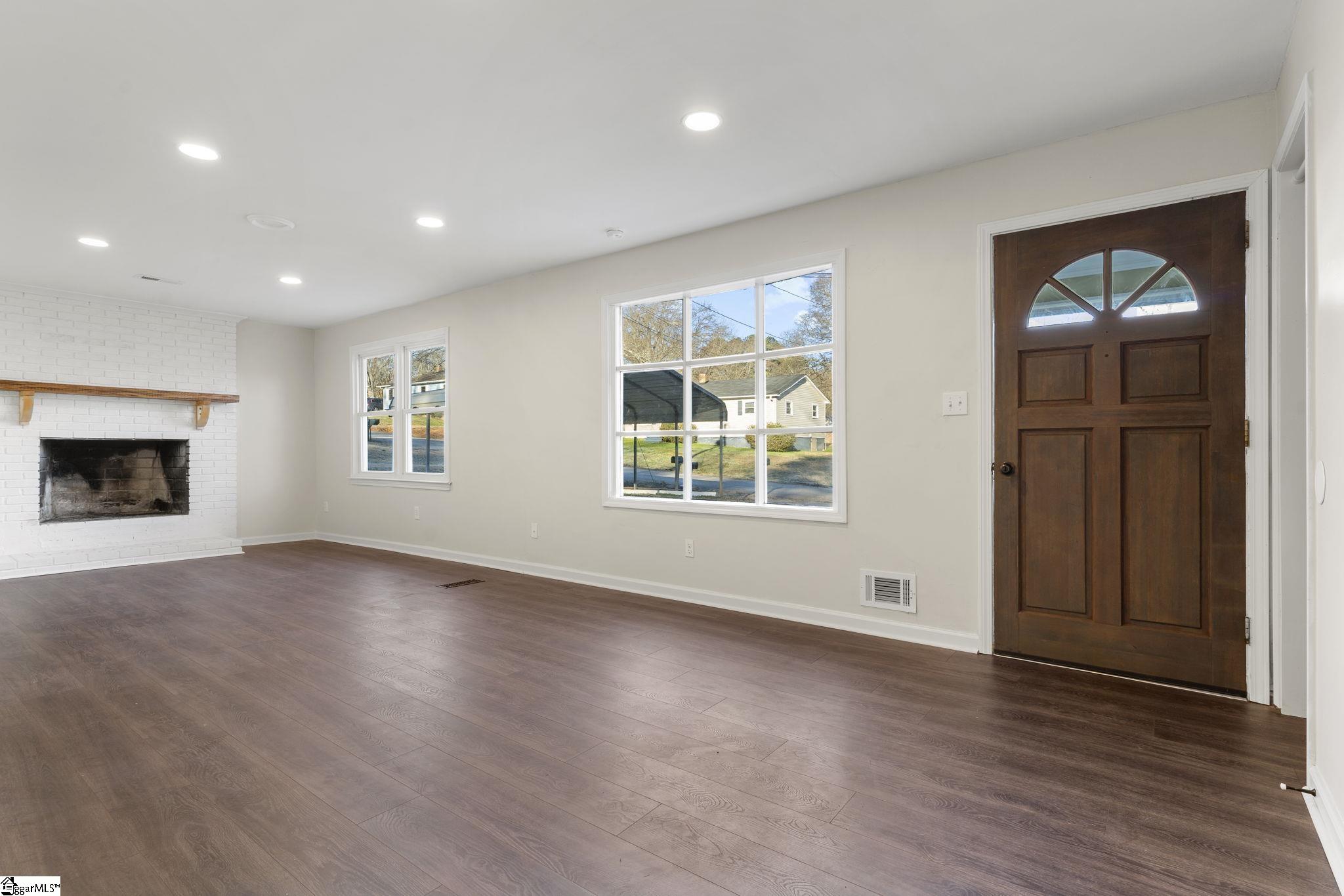 130 State Rd S-42-8392 Boiling Springs, SC 29316 - Photo 3 of 36 Gallery Image 3