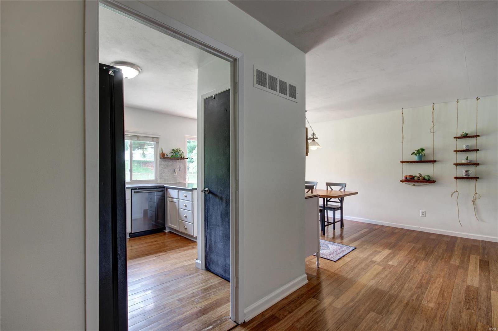 676 Walnut Point Court Ballwin, MO 63021 - Photo 7 of 34