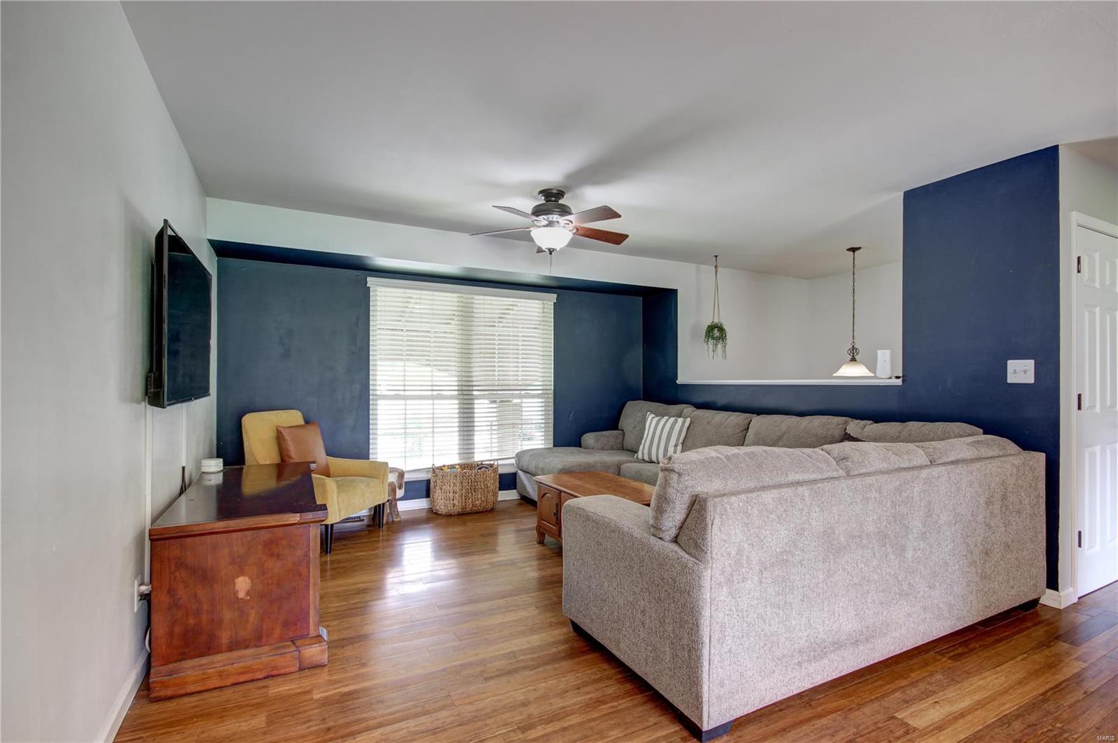 676 Walnut Point Court Ballwin, MO 63021 - Photo 9 of 34