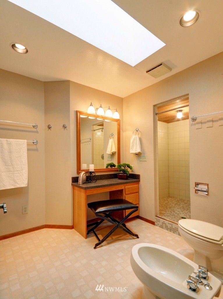 14058 Southeast 158th Street Renton, WA 98058 - Photo 14 of 25 Gallery Image 14