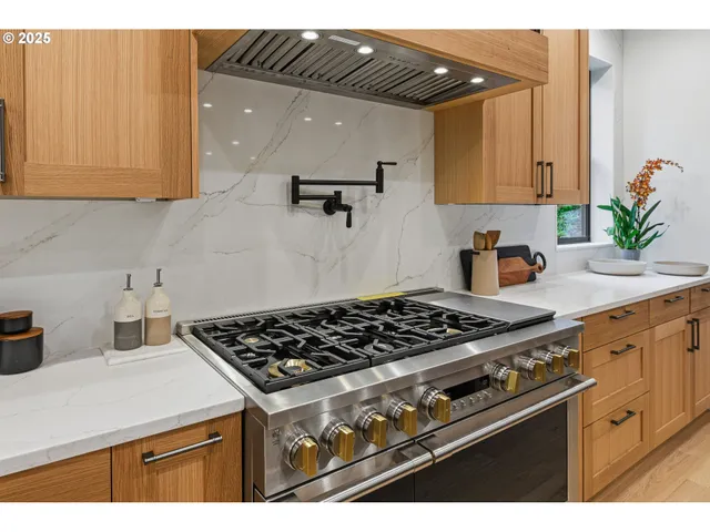 $2,895,000 | 14100 Knaus Road, Lake Oswego, OR 97034