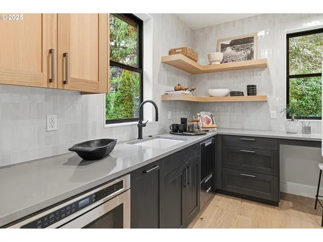 $2,895,000 | 14100 Knaus Road, Lake Oswego, OR 97034