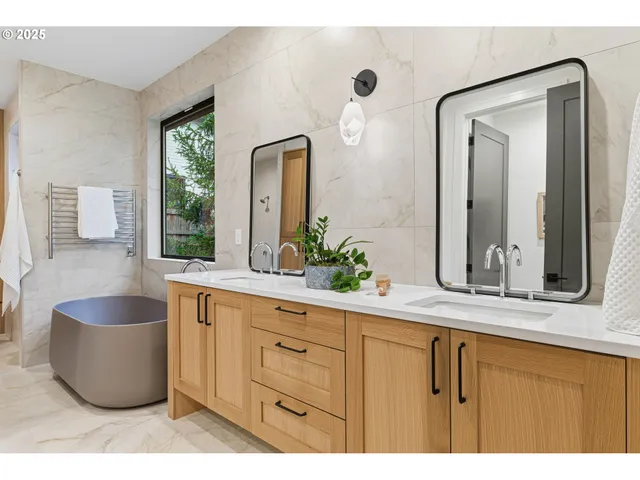 $2,895,000 | 14100 Knaus Road, Lake Oswego, OR 97034