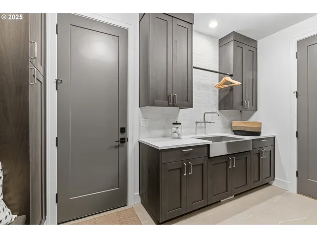 $2,895,000 | 14100 Knaus Road, Lake Oswego, OR 97034