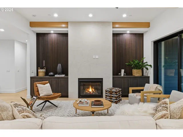 $2,895,000 | 14100 Knaus Road, Lake Oswego, OR 97034