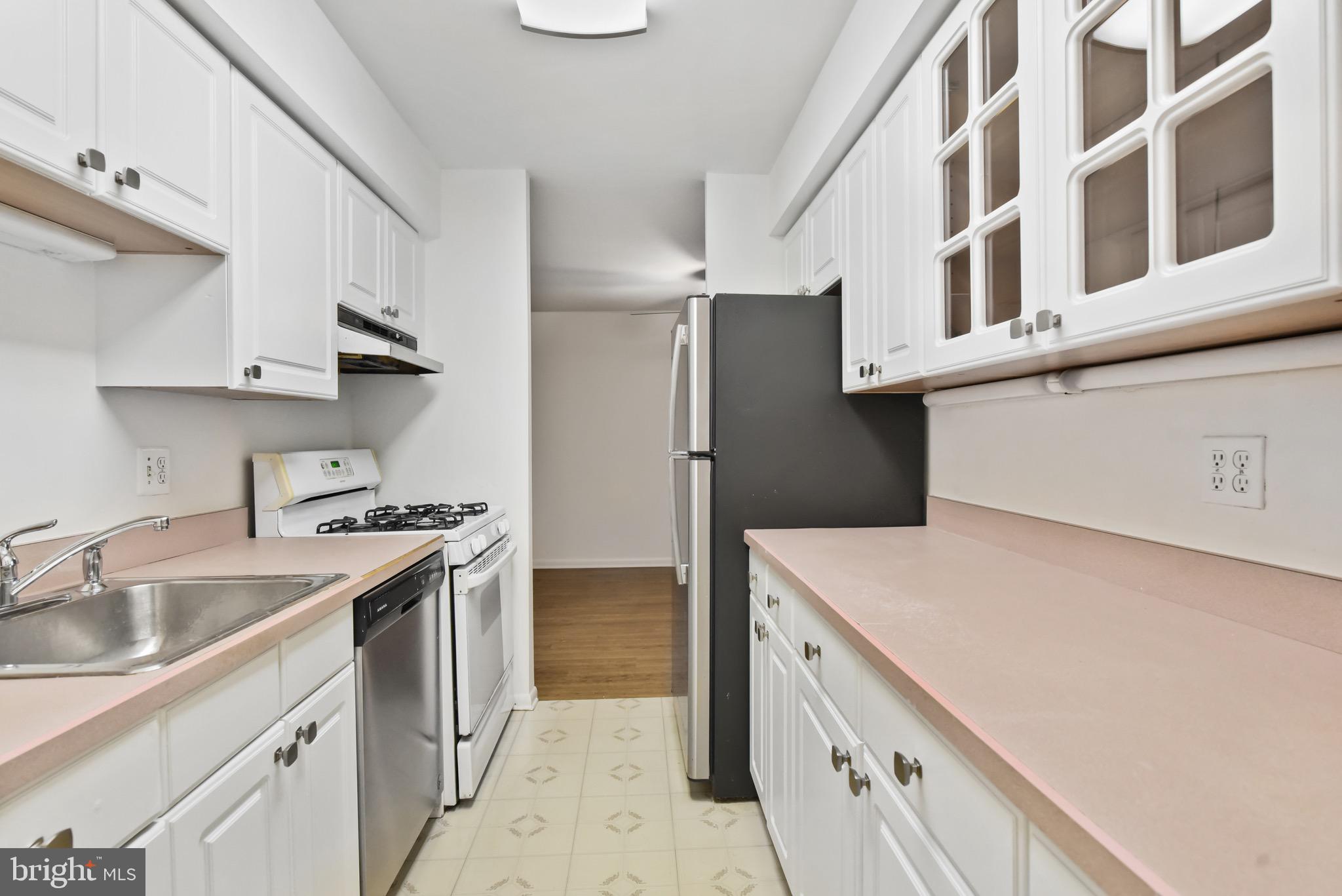 11212 Chestnut Grove Square, Unit 313 Reston, VA 20190 - Photo 7 of 22 a kitchen with a sink a stove and refrigerator