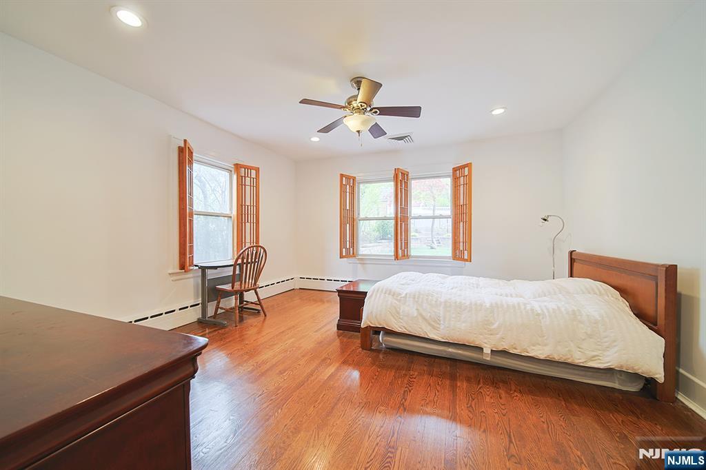 586 Hillside Street Ridgefield, NJ 07657 - Photo 28 of 46