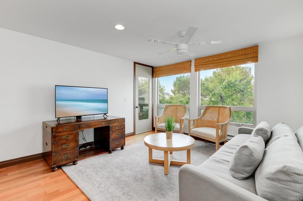 935 Genter Street, Unit 212 La Jolla, CA 92037 - Photo 4 of 23