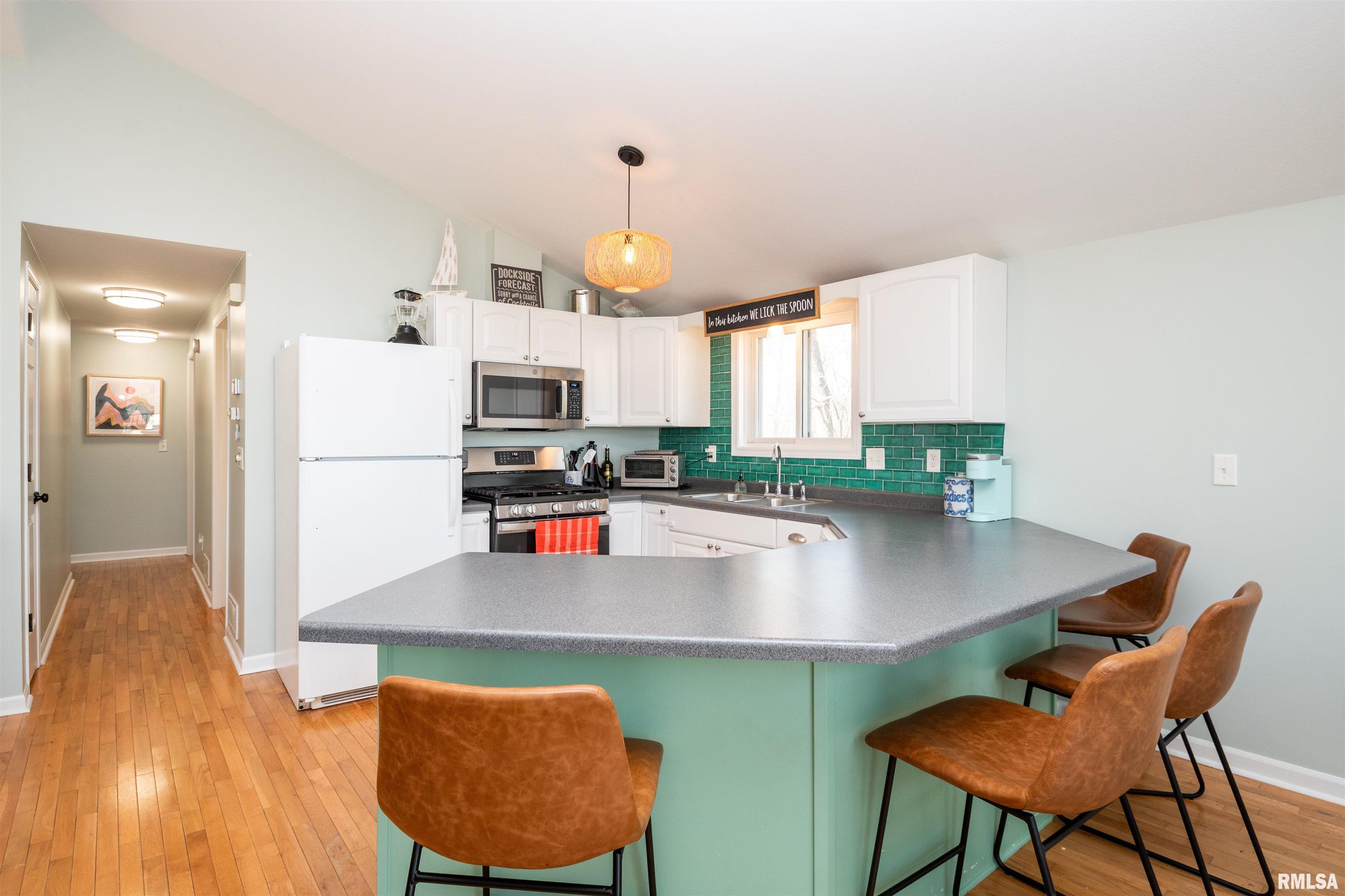 84 Walnut Court Dahinda, IL 61428 - Photo 11 of 53