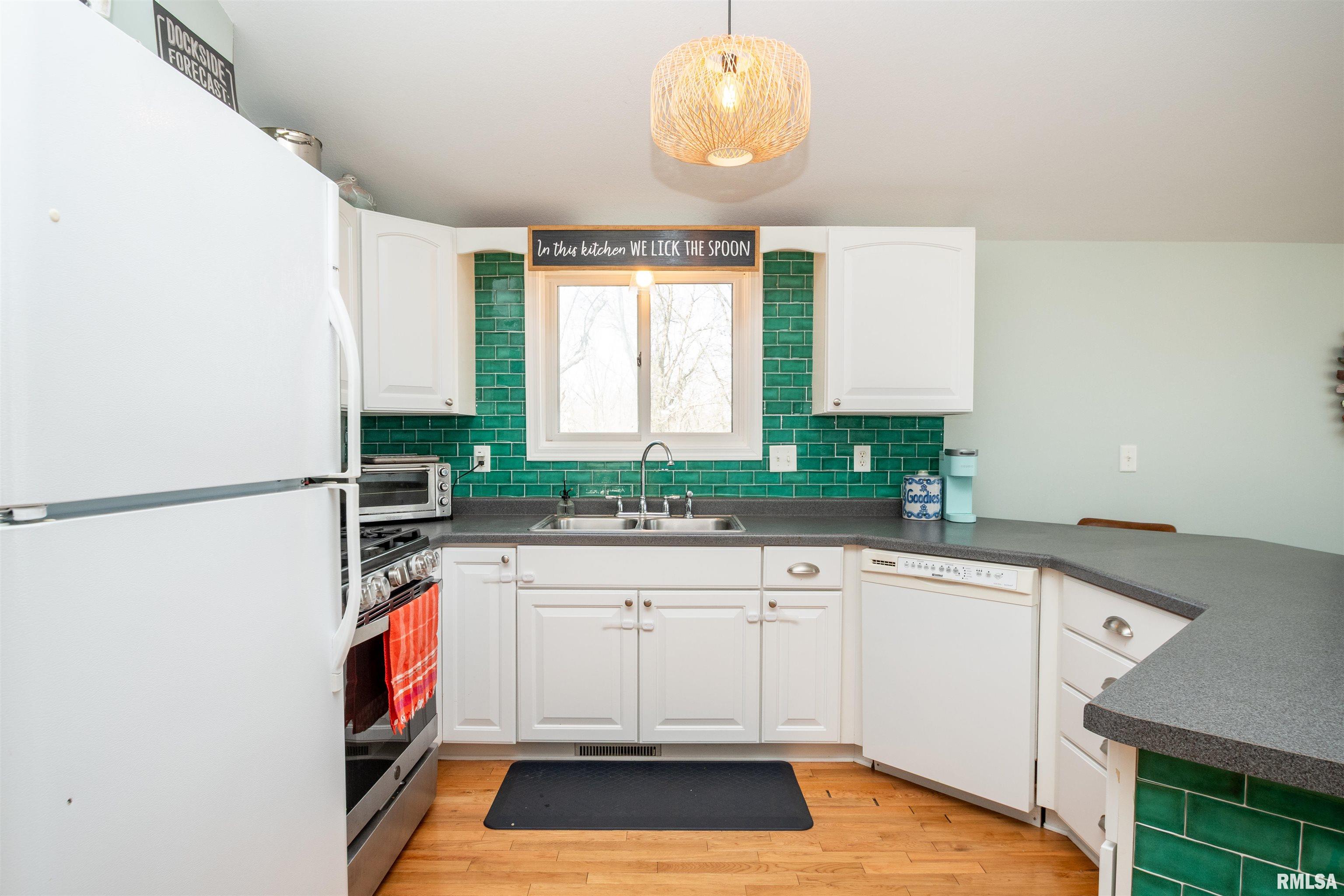 84 Walnut Court Dahinda, IL 61428 - Photo 13 of 53