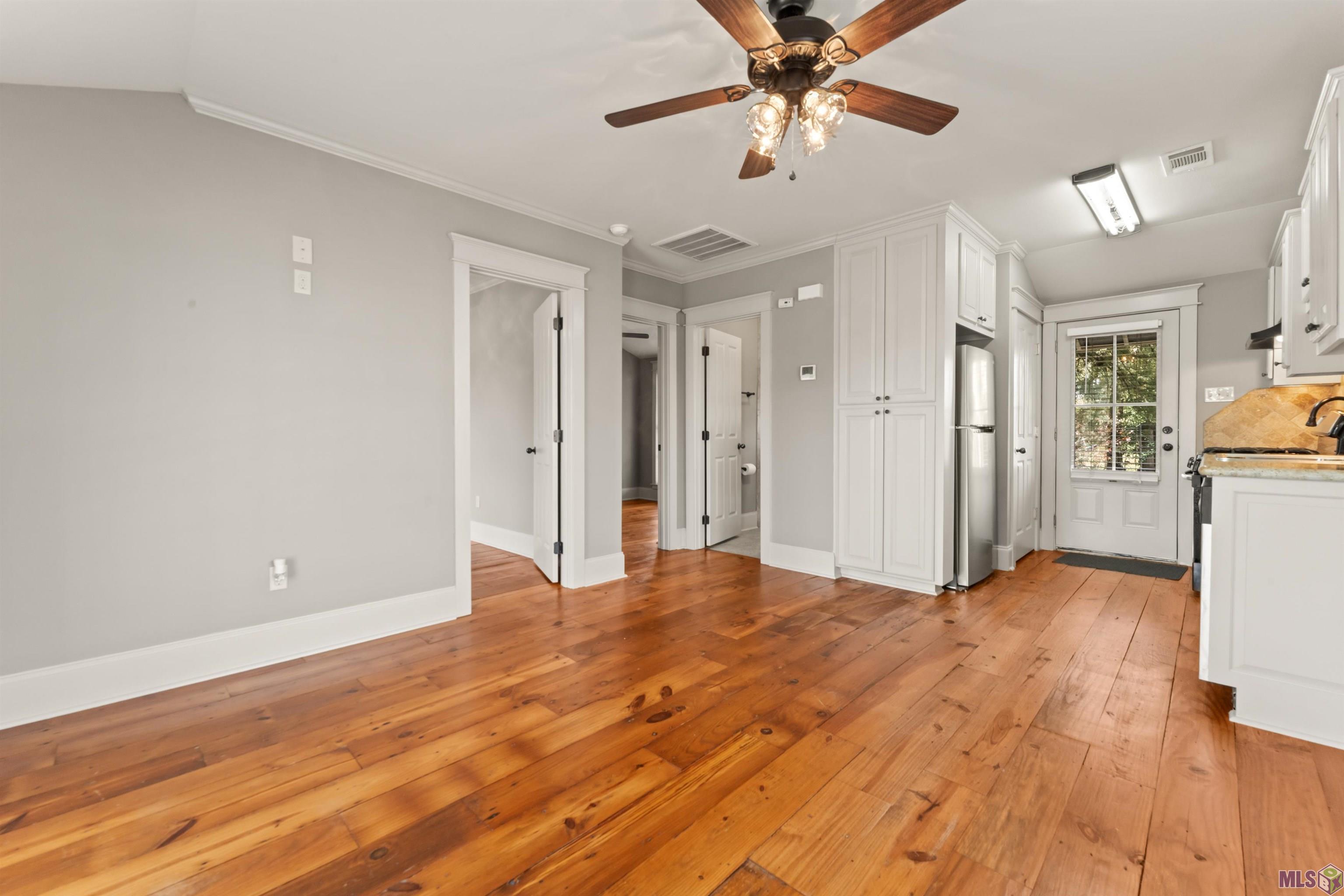 546 Moore Street Baton Rouge, LA 70806 - Photo 3 of 17