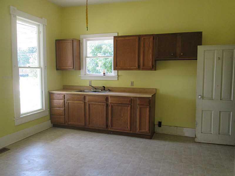 92 Main Street Rosedale, IN 47874 - Photo 4 of 10