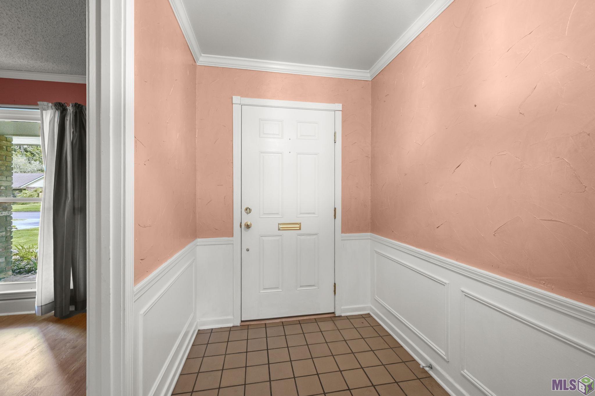10615 Rondo Avenue Baton Rouge, LA 70815 - Photo 13 of 26 Foyer